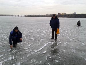 Тонкий лед - рыбакам смерть