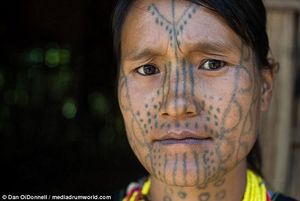 Последние татуированные женщины Мьянмы
