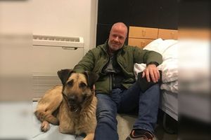 Известный датский спецназовец приютил трехлапую собаку из Самары