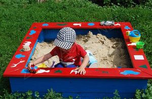 Как построить детскую песочницу своими руками?