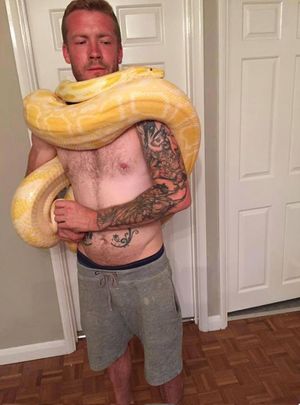 Любитель змей был задушен своим двухметровым питоном