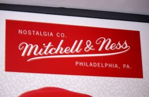 Adidas продает производителя спортивной одежды Mitchell & Ness
