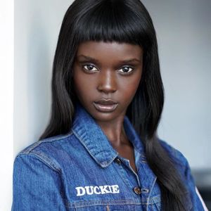 Даки Тот — темнокожая модель с внешностью куклы