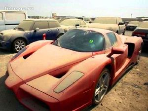 О проблемах Дубая: на парковках скопилось слишком много брошенных «Феррари»