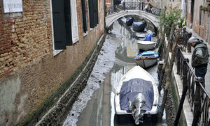 Из каналов Венеции уходит вода
