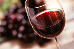 Низкие дозы вина улучшают работу мозга