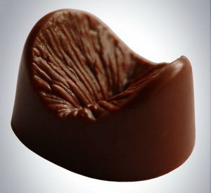 Британские кондитеры выпустили шоколадные конфеты в виде ануса