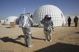 В пустыне Омана идет грандиозный эксперимент по симуляции жизни в колонии на Марсе