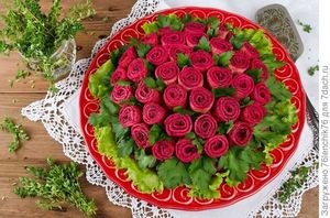 Салат с блинами «Букет роз»
