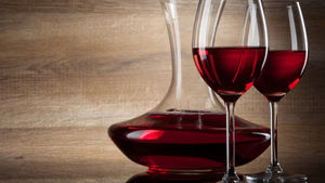 Радостная новость для любителей красного вина: всего один бокал — и проблем с памятью как не бывало!