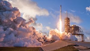 На выходных SpaceX выведет на орбиту два спутника связи