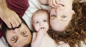 Теперь нас трое: как сохранить семью после рождения ребёнка?