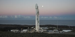 SpaceX попробует поймать часть своей ракеты с помощью гигантской сети