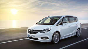 Opel добавил Zafira стиля и опций