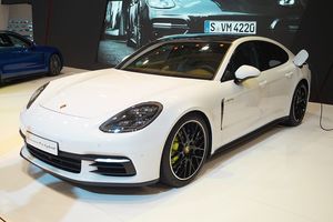 Систему безопасности Porsche Panamera оснастят технологией блокчейн