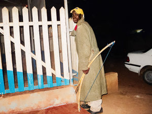 От заката до рассвета: Ночная жизнь Уганды в проекте Мишеля Сибилони