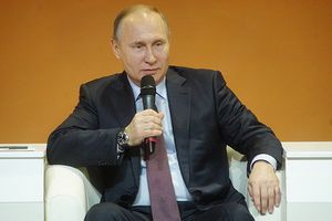 Владимир Путин: Я не читаю твиттер Трампа и я никогда не скакал на медведе
