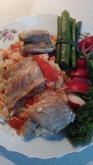 Рис с овощами и ребрышками