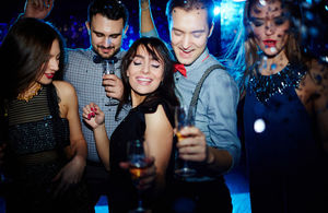 7 правил знакомств на вечеринке