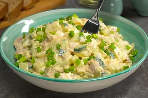 Салат из тунца и огурца - нежный, лёгкий и вкусный