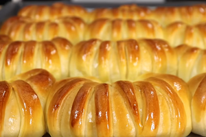 Булочки с заварным кремом: нежная выпечка, которая надолго остаётся свежей