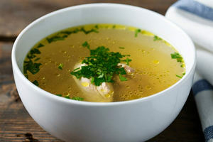 Помогает ли куриный бульон при простуде?