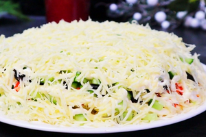 Салат «Эсмеральда» — свежий, лёгкий и по-праздничному необычный