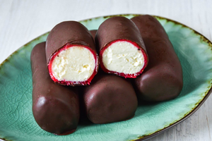 Нежные творожные сырки без форм с ягодной начинкой и хрустящей шоколадной глазурью