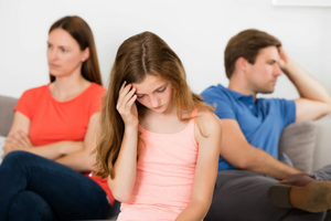 Невидимые раны детства: 10 признаков эмоционального насилия со стороны родителей