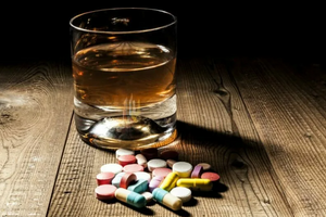 Алкоголь и лекарства: когда сочетание становится опасным
