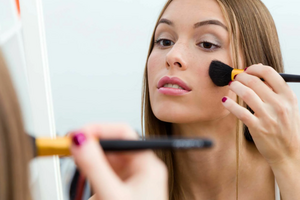 Быстрые растушёванные стрелки: простой макияж, который можно сделать за 5 минут