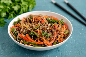 Гречневая лапша с овощами