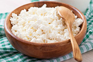 Творог: польза, мифы и кому он действительно подходит