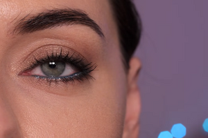 Трендовый смоки-айс с изюминкой: модный макияж, который сейчас в топе