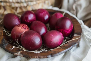 Натуральное окрашивание яиц свёклой: три простых способа с разным эффектом