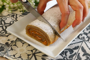 Банановый рулет за 15 минут без яиц и сахара: быстрый десерт из простых ингредиентов