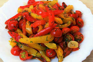 Запечённый перец с оливками и зеленью: простая закуска, которую хочется готовить всё лето