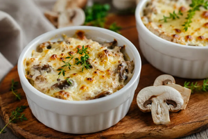 Быстрый и вкусный жюльен с курицей и грибами на сковороде менее, чем за полчаса