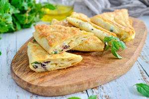 Ленивые пирожки из лаваша с творогом, картофелем и сыром