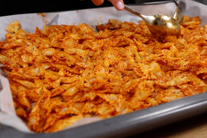 Популярный салат с запечёнными макаронами
