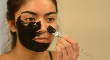 Чёрная маска для лица в домашних условиях