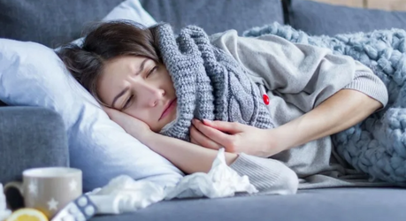 Озноб без температуры: почему он возникает и в каких случаях стоит обратиться к врачу