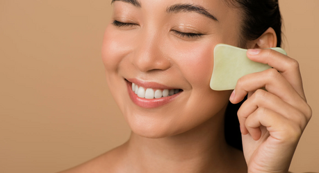 Как использовать гуаша в конце утреннего ухода: быстрый ритуал для свежего лица