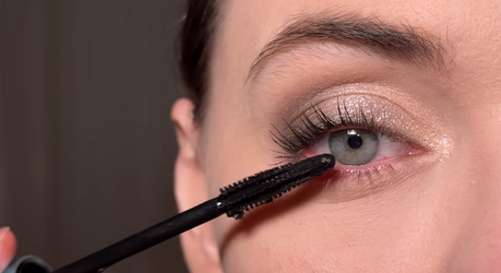 Простой и красивый повседневный макияж в технике V