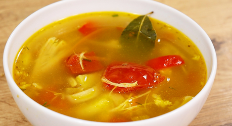 Куриный суп с лапшой по-домашнему – насыщенный и очень ароматный