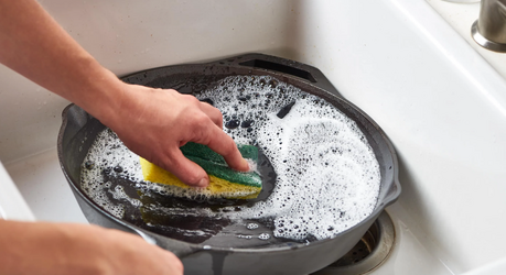 Как очистить кастрюли и сковородки от жира и нагара: простой домашний способ