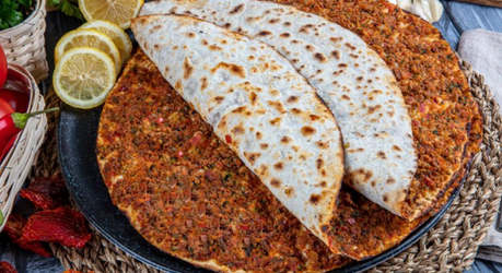 Лахмаджун — турецкая пицца, в которую влюбляются с первого укуса