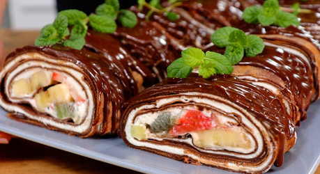 Блинный шоколадный рулет с фруктами – лучший десерт на Масленицу!