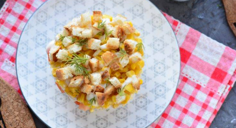 Салат «Медвежья шуба»: эффектное блюдо с хрустящим секретом