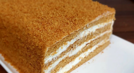 Ленивый медовик: нежный торт за 15 минут активного времени